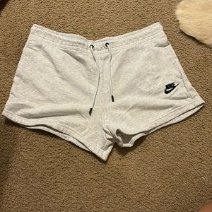Women’s M Nike sweatpant shorts